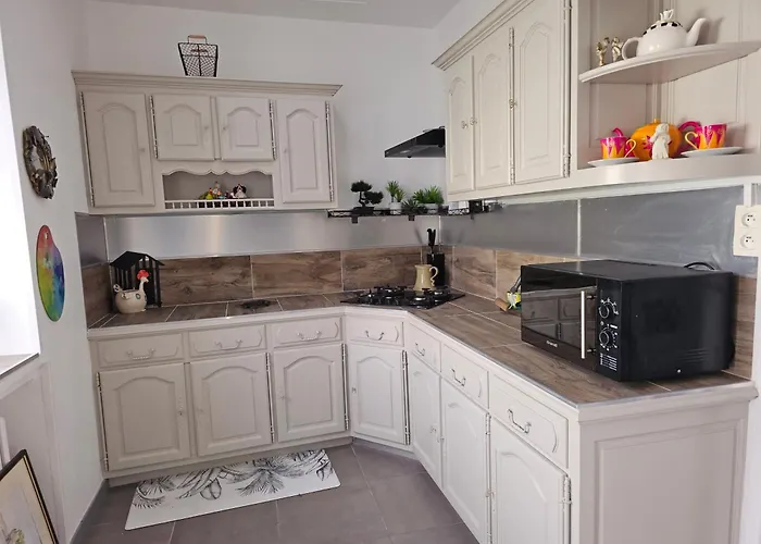 Casa de Férias Maison Piscine Clos ,wifi, Pas De Chien , 2 Pres De La